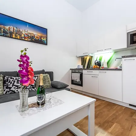 Cozy In The Heart Of Apartment *